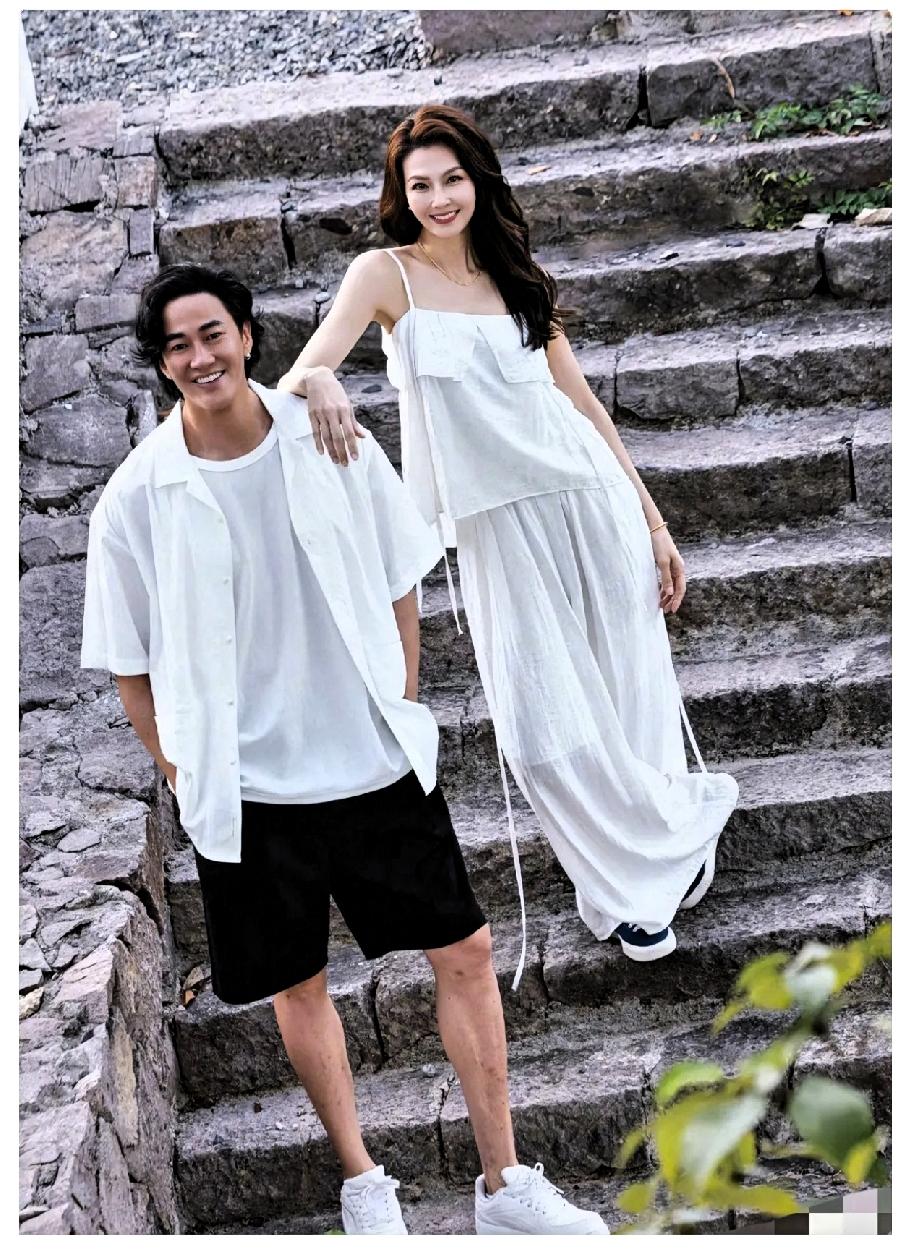 我妈眼光真的是毒辣第一眼看见何润东老婆，她第一句话就是：找媳妇，千万要找这种