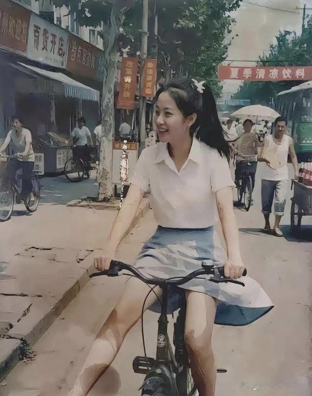 98年的女生，放到现在也算大美女吧！