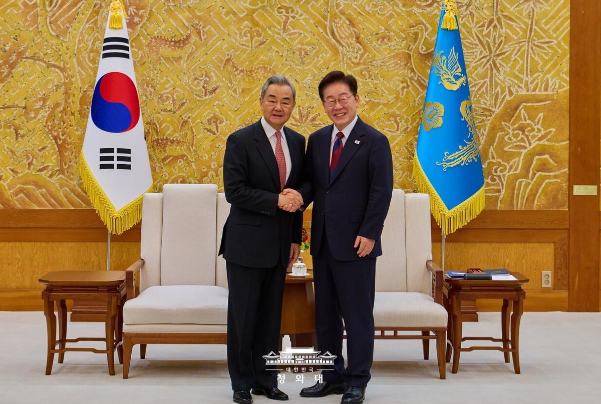 中韩外长会谈，刚让两国气氛缓和下来，转眼又冒出两件糟心事，双方各自表达了不满。韩