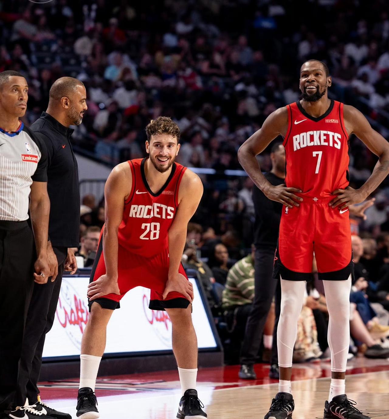 哈登回火箭将成为西部能挑战雷霆的球队，目前火箭的阵容，和雷霆打一个系列赛，最多五