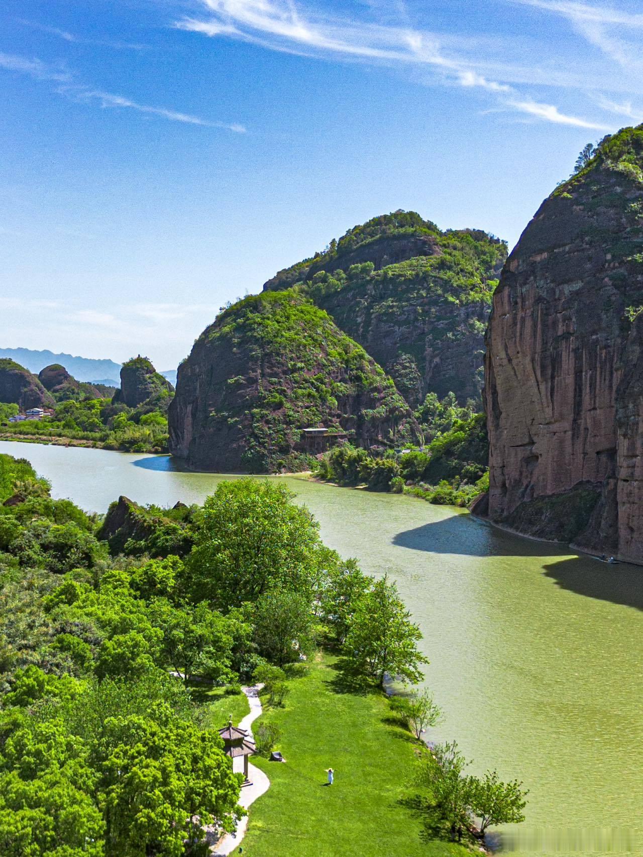 吹爆江西唯一不用爬的山⛰️附经典一日游攻略❗️江西龙虎山被列入世界遗产的仙山，想