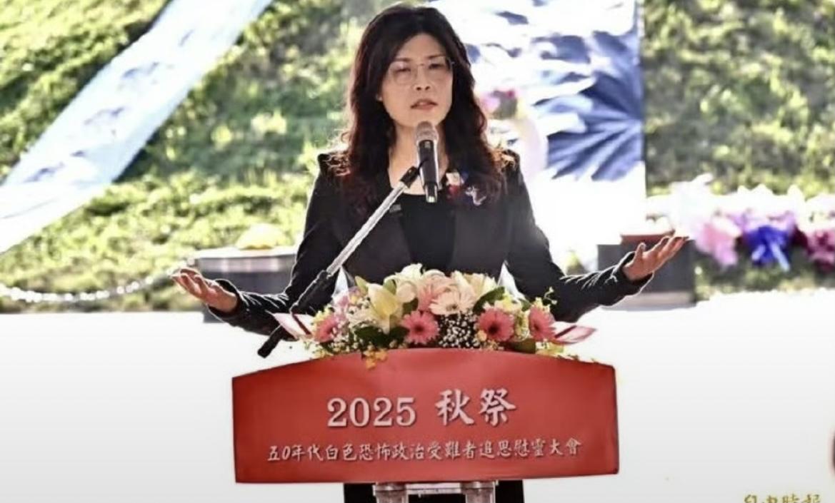 郑丽文红旗绣到这个程度，就算合格了吗？郑丽文真的去祭拜烈士了，看了她在马场町烈