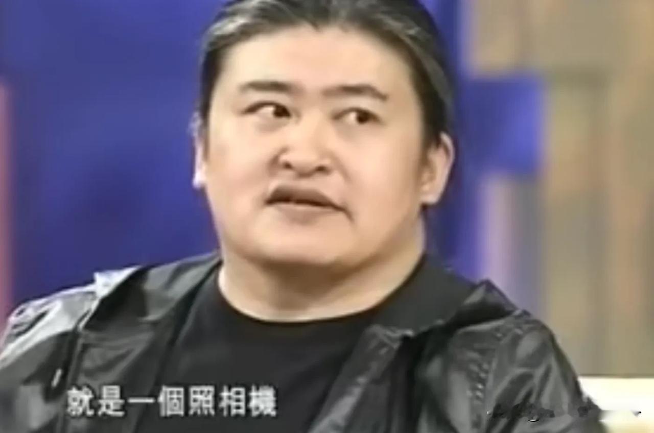 刘欢说：“我曾经有一个爱好，就是摄影。我唱歌赚钱后做的第一件事就是买了一个尼康照