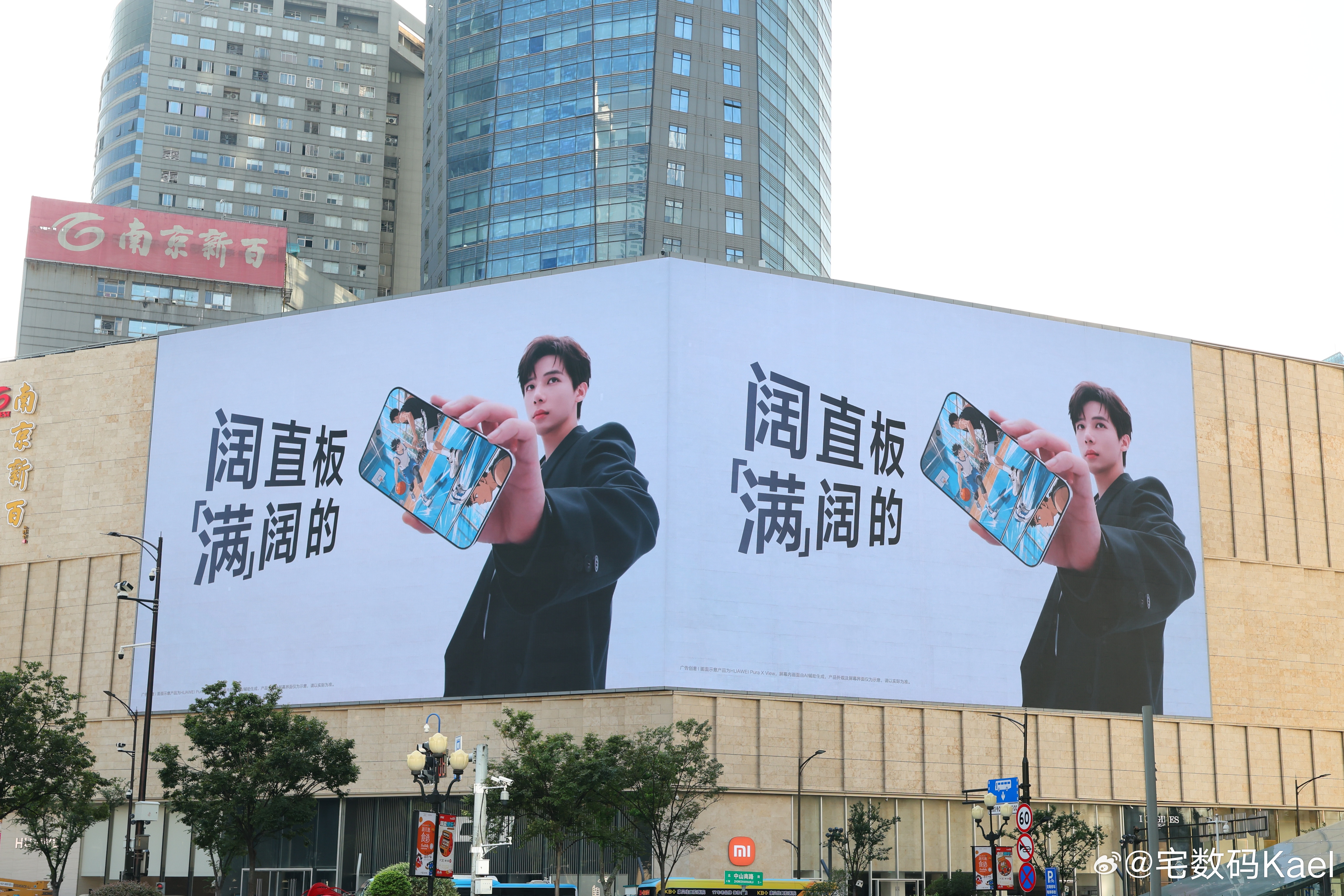 传统直板机的形态创新，似乎已经停滞了很久，虽然屏幕不断拉长、硬件持续堆叠，但用户