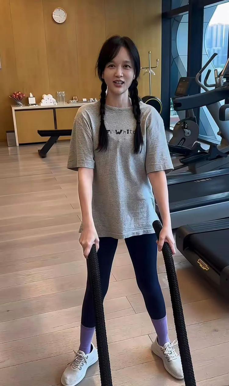 陈乔恩真的嫁对人了，嫁给比小9岁的老公艾伦，整个人的状态越来越年轻！陈乔恩已经