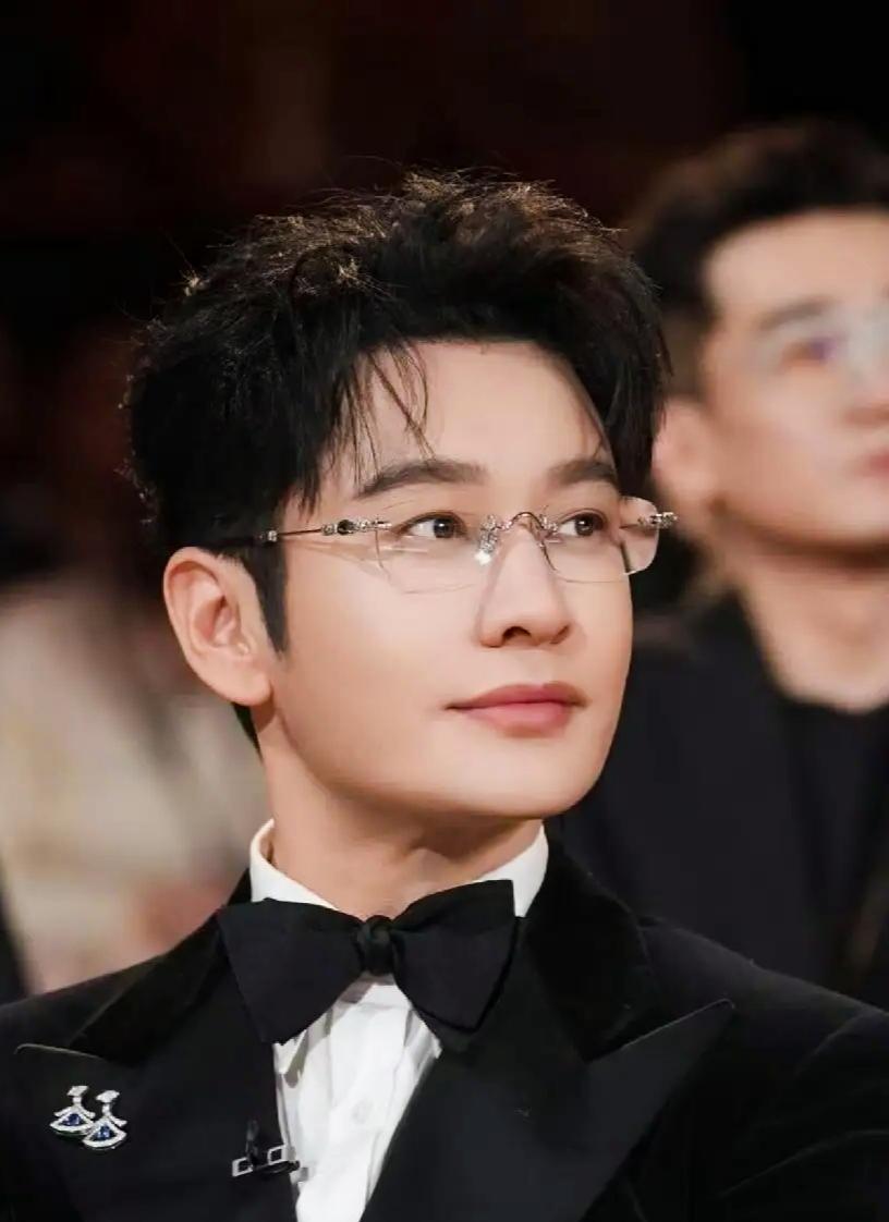 黄晓明又上热搜，这次不是新剧开播，而是官宣当起了“幕后大佬”。3月31日，广