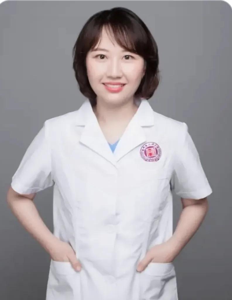 曾医生你傻吗医术那么好偏偏出了这问题患者都夸她技术硬医