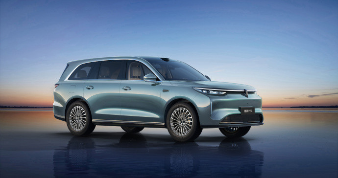 魏牌V9XAI豪华六座旗舰车型亮相，目前车辆外观看上去还是比较有气势，目前是分