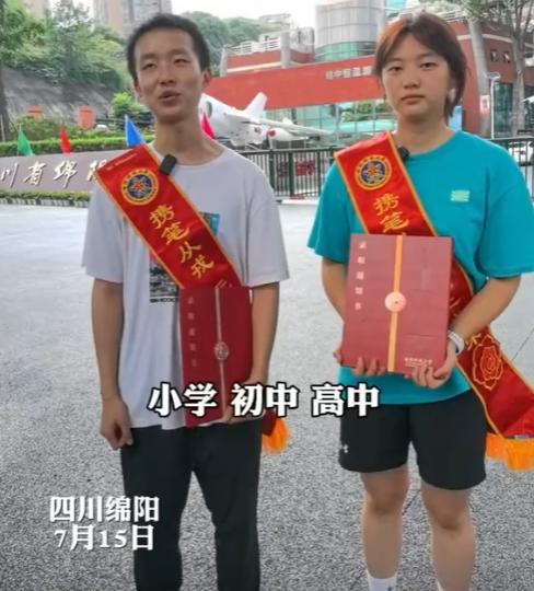 “这就是缘分！”四川绵阳，男生被国科大录取，去拿通知书时，竟然发现女同学也在，仔