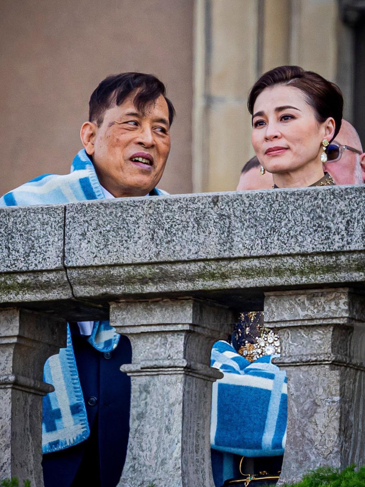 苏提达美得不可方物，简直让泰王移不开眼2026年4月30日，泰王和苏提达王后，