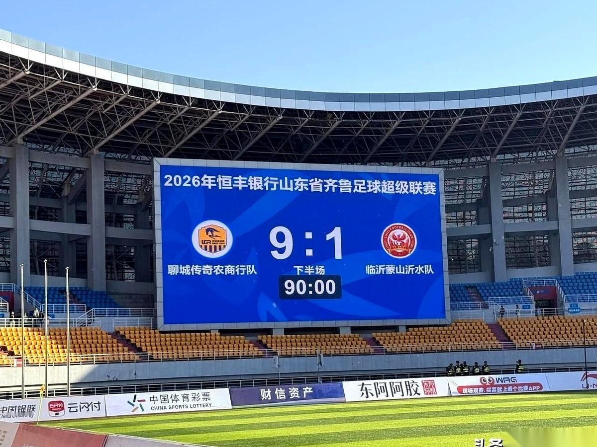亚冠冠军冯潇霆，可能真在临沂这座城里，一头撞上了南墙。他参与的中乙球队，主场观