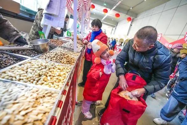 过年买年货最容易踩两个坑：要么买少了，来人没东西招待；要么买太多，过完年还在啃剩