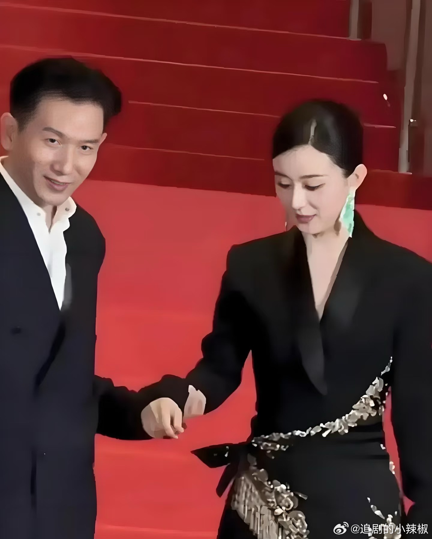 后知后觉，这眼神充满了对彼此的欣赏​​​