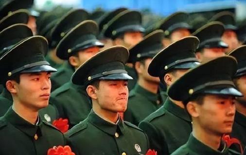 为什么要召回，国家这么多兵不够用的吗？五大战区，有战区是不能动的，预防边境，国