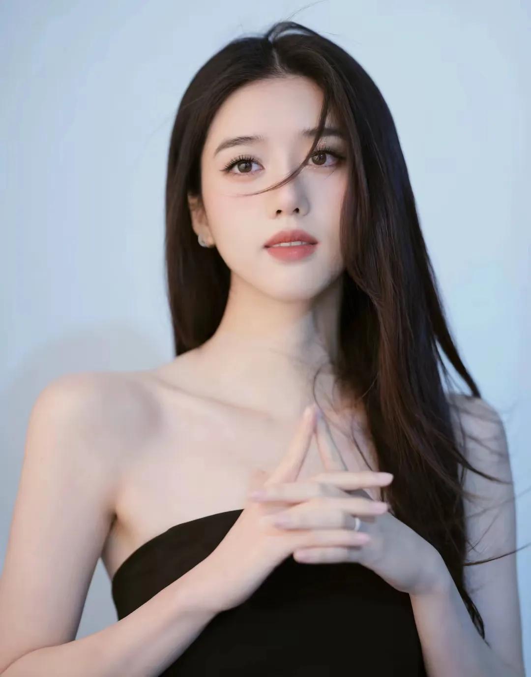李凯馨又是发声明解释，又是威胁网友，就是不道歉，太会了吧！这个女人涉辱华言论