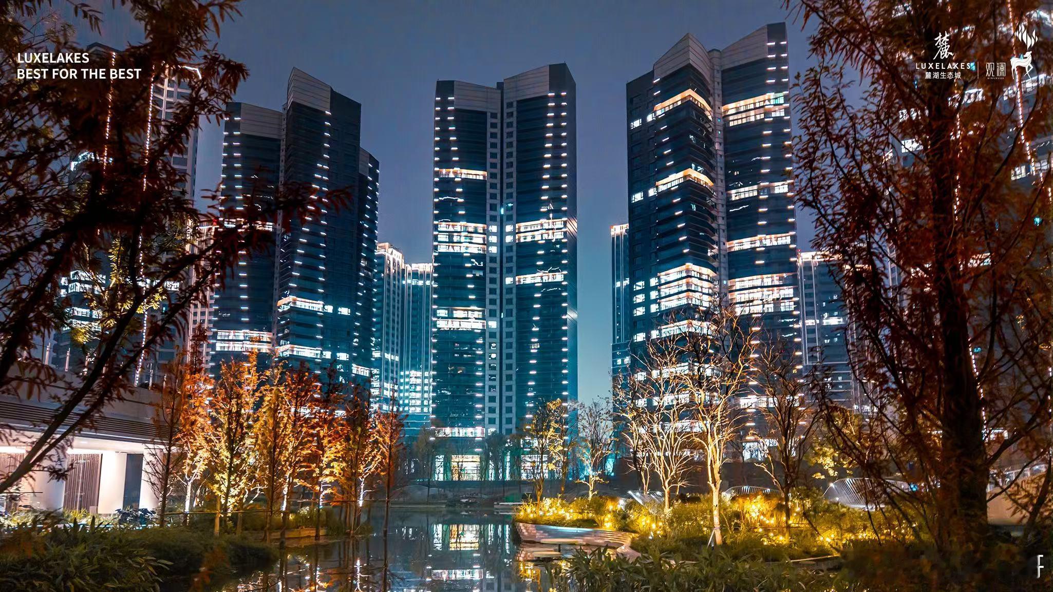 麓湖生态城-观澜即将交付。这也是麓湖迄今为止最大的一个组团，共计12栋电梯大平层