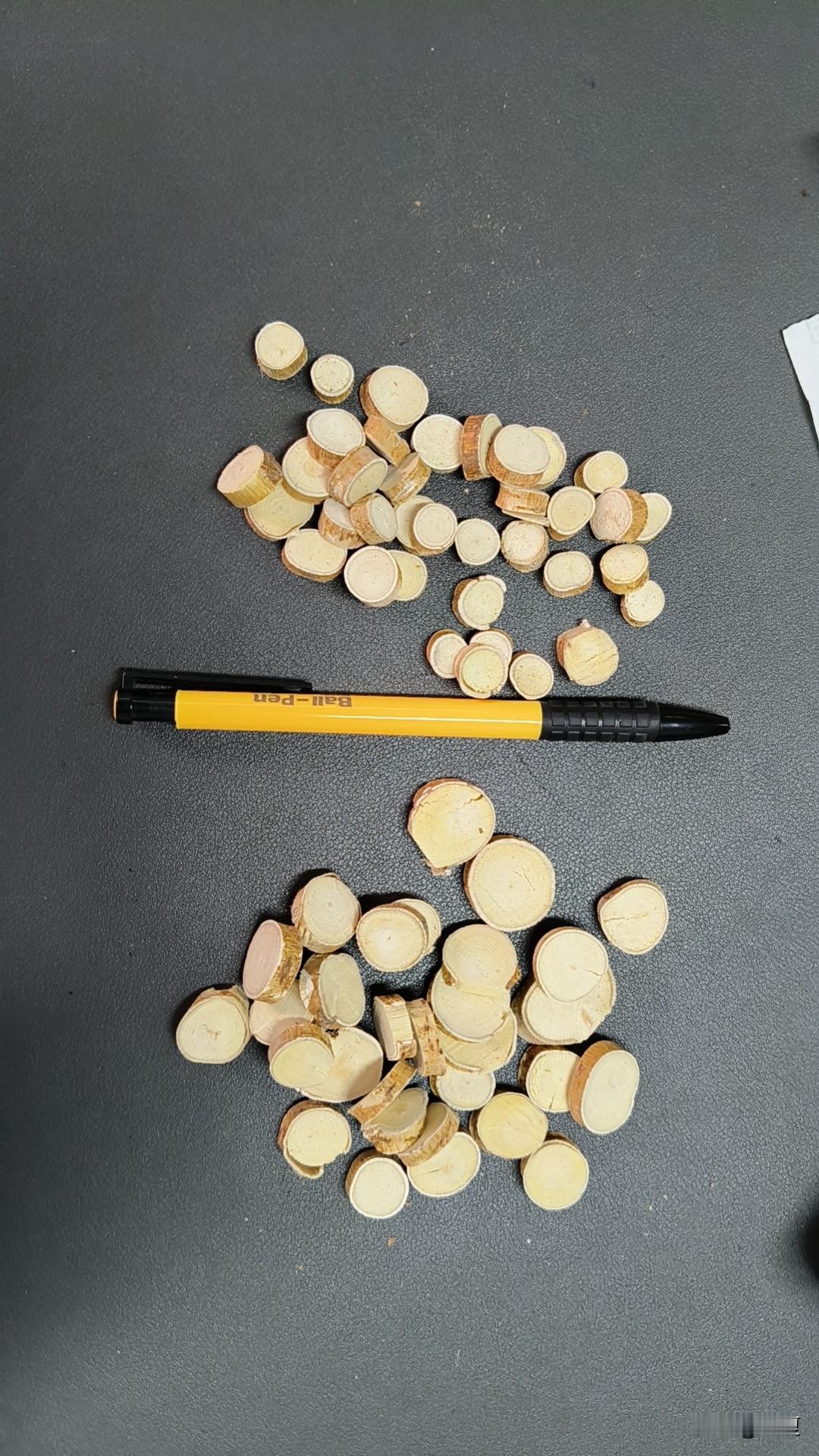 我今天真是不理解人的脑回路怎么如此惊奇。药材店里面的电子秤没有电了，我说了一局“