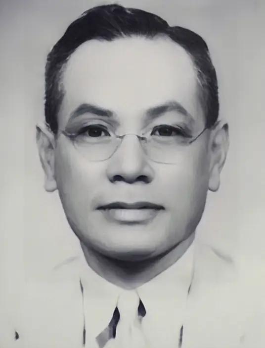 1951年，南京一座法庭上，一个快要被判死刑的男人突然高喊："陈赓能证明我的身份