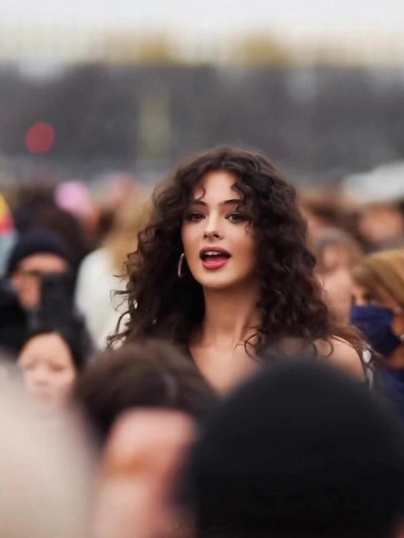 她可是莫妮卡贝鲁奇的女儿