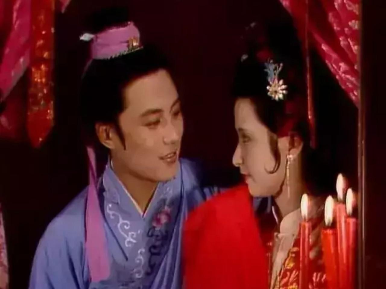 所以王熙凤的目的，就是驱赶尤二姐，让尤二姐离开贾琏身边。如果尤二姐能像贾琏的两个