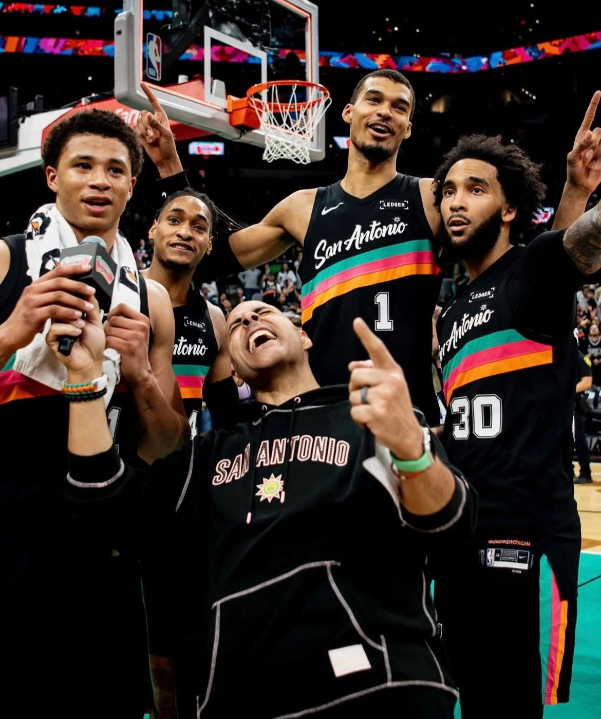 马刺过去15战拿到了14胜1负的战绩，在此期间:场均得分第1场均盖帽第1场均