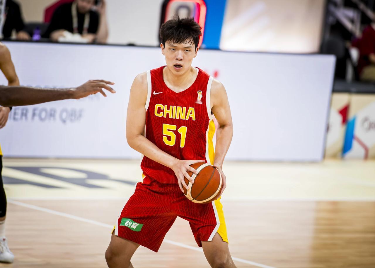 中国男篮大胜卡塔尔，看看每位球员表现如何，最大亮点是他！北京时间8月28日，
