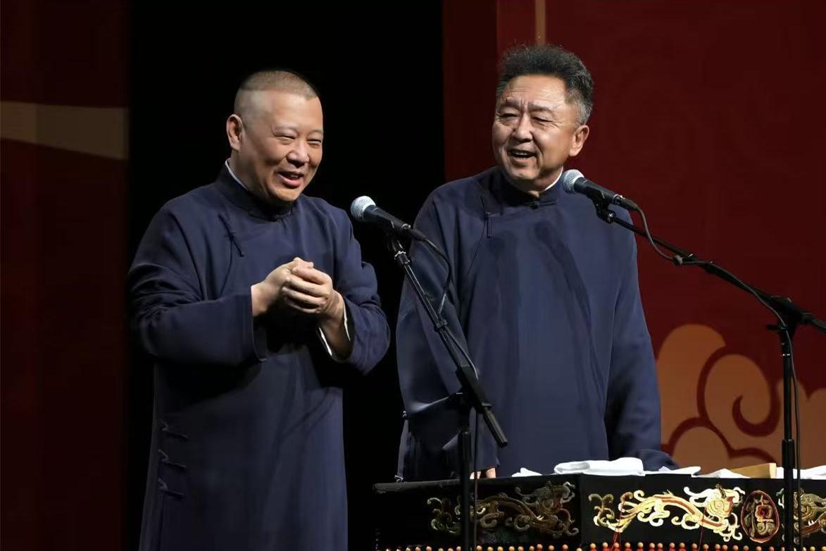 郭德纲上海万人专场圆满成功。演出期间，郭德纲提了一句，自己来上海有三件事要做。前