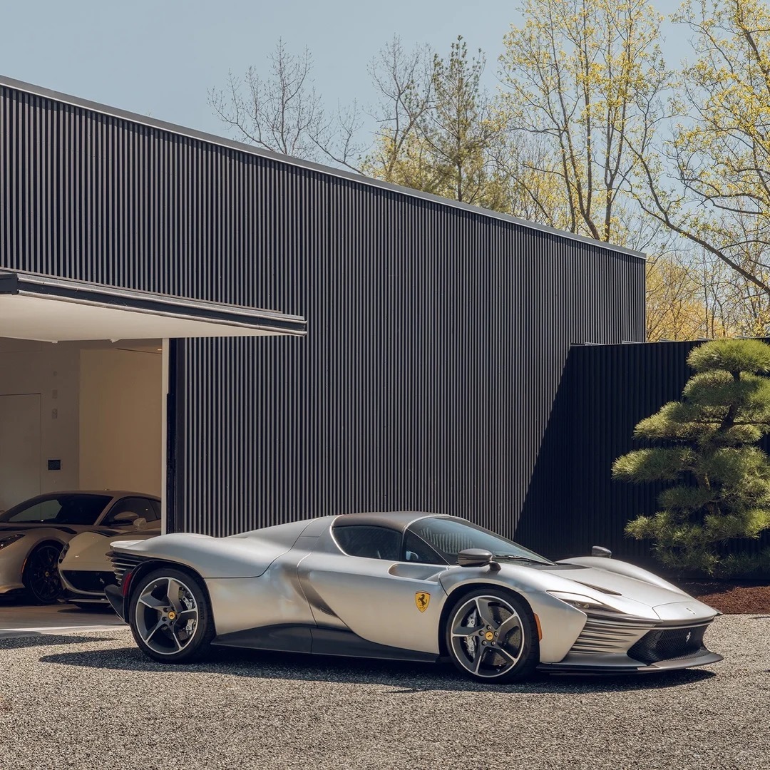 纯银色法拉利，每一张都是可以做壁纸的程度绝美车片