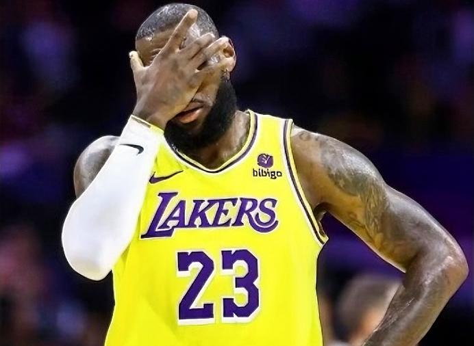 里夫斯：东子，我腹斜肌二级拉伤，常规赛也赛季报销了，真是完犊子了！一场脆败，伤了