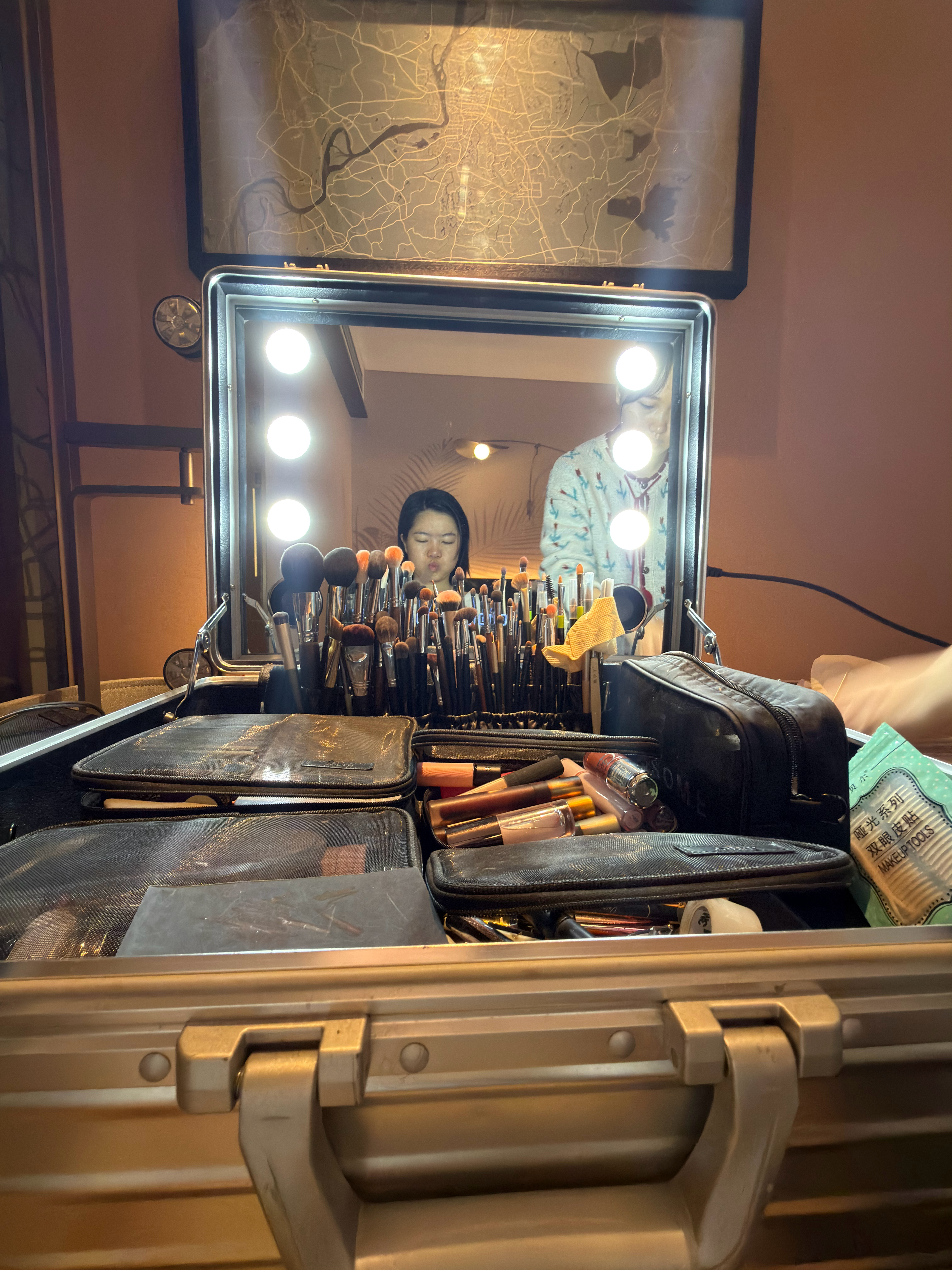 早睡早起~化完妆坐飞机去趟广州~芜湖