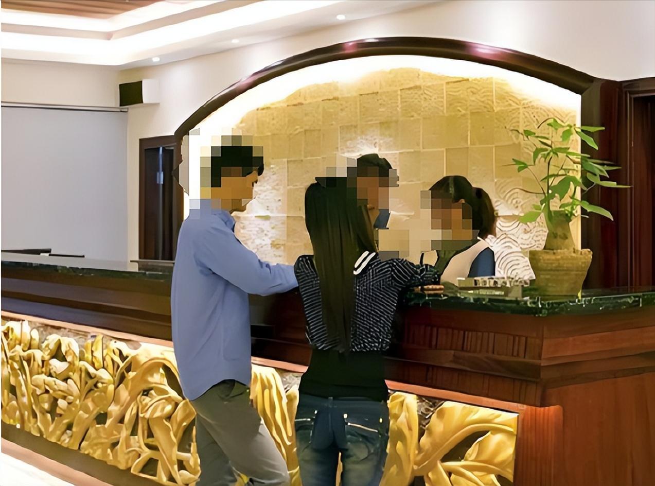 广东，一个33岁人妻给24岁的男同事发了身体照片，发完之后立即撤回，但是却被男同