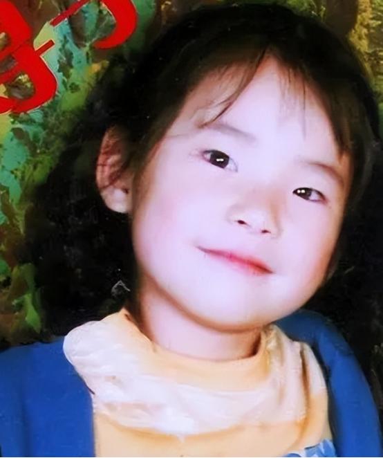 西安一名6岁女童不幸被拐卖，整整九年她隐忍不发，每天背自己的家庭地址，偷偷攒下5