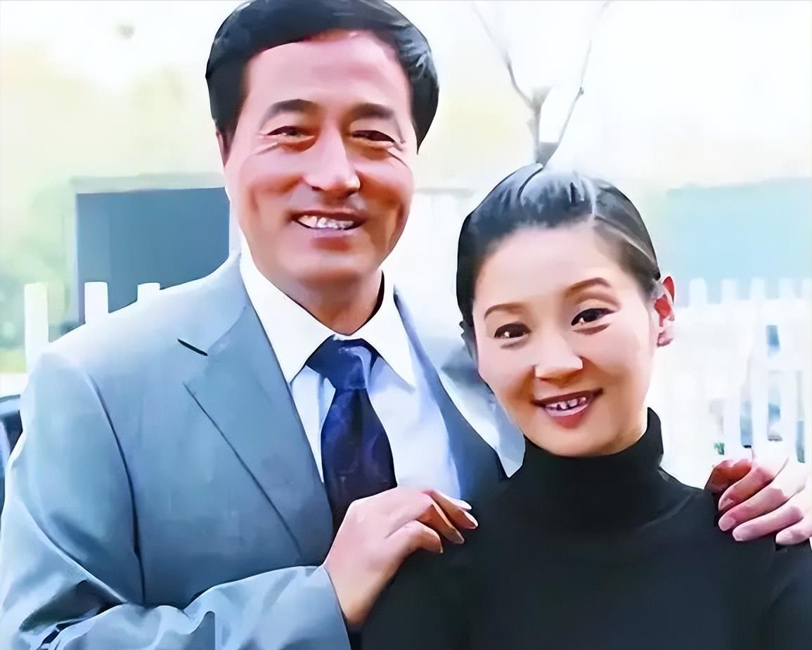 1987年，杨立新把徐帆接到北京，“养”了她3年，自己连一颗青菜都舍不得买，却给