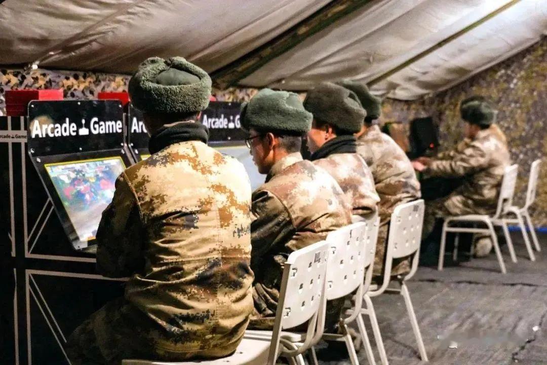 吃火锅、打电玩、K歌，中国边防军人的后勤保障，竟然这么好！想必大家第一次看到