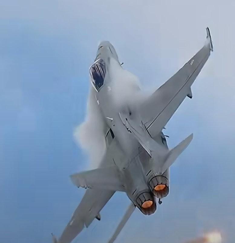 胡塞武装：美国武器有目标识别系统？误击，你信吗？美军战机在中东可是状况百出。