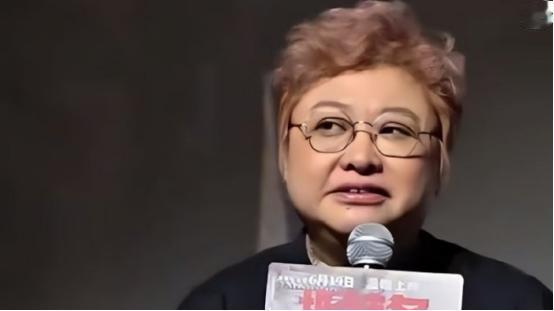韩红又摊上事了！资深记者曝出消息：火了二十多年的《天路》，她从来没买过演唱版权，