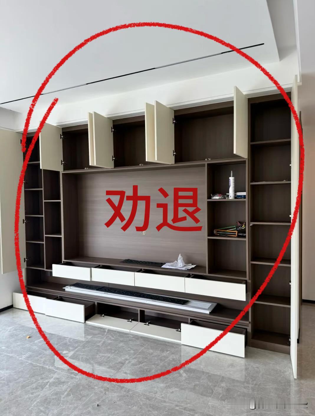 每人一句劝退这种满墙电视柜！！！这种满墙电视柜是真的不能做吗？因为能收纳很