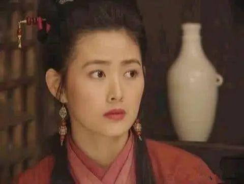 1996年央视准备筹拍《水浒传》时，原定潘金莲的第一人选是林芳兵。但在临近签约时