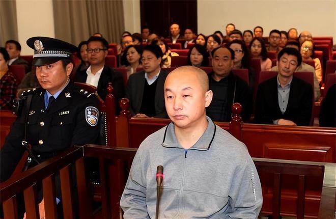 冯志明被判了18年，1996年没DNA检测，没录像，就靠“他指甲里有血”定死罪