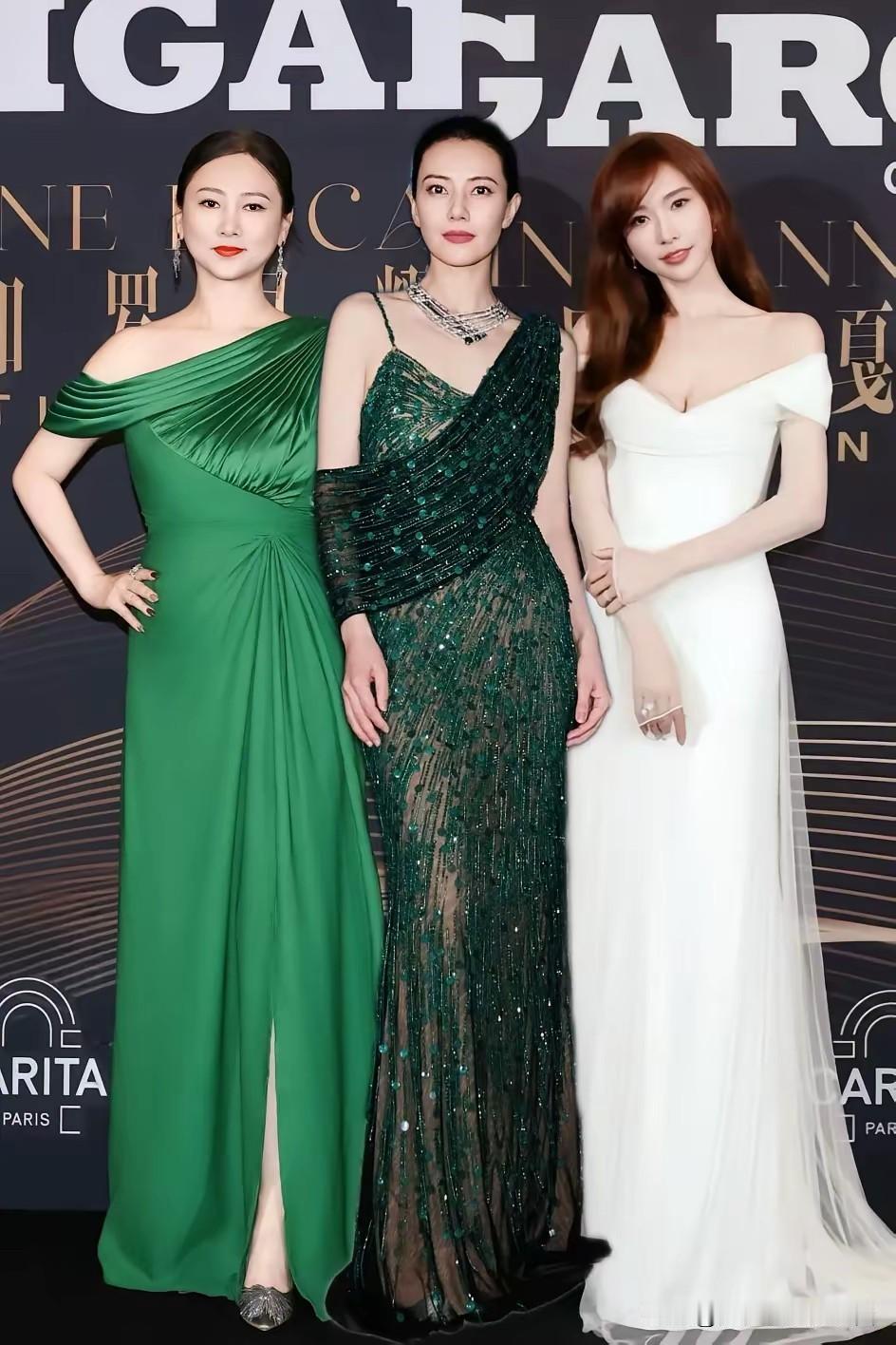 三位美女同框比美，最显年轻的是右边的林志玲，50多岁了还长着一张充满少女感的脸，