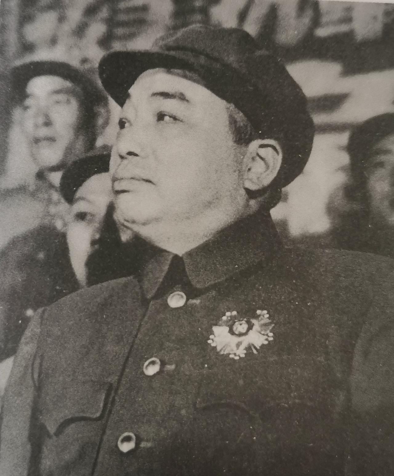 在志愿军的一次会议上，彭老总批评二十兵团参谋长萧文玖说，你们部队行军太慢，主要是