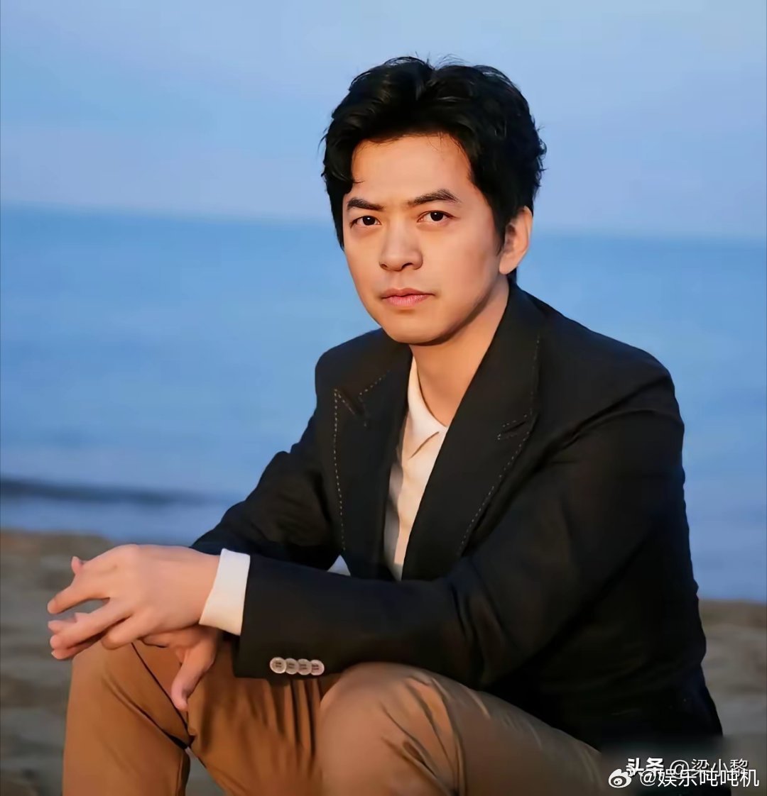 张智霖问李健:“你一天吃几顿饭？”李健说:“我每天吃一餐。”张智霖十分震惊:“一