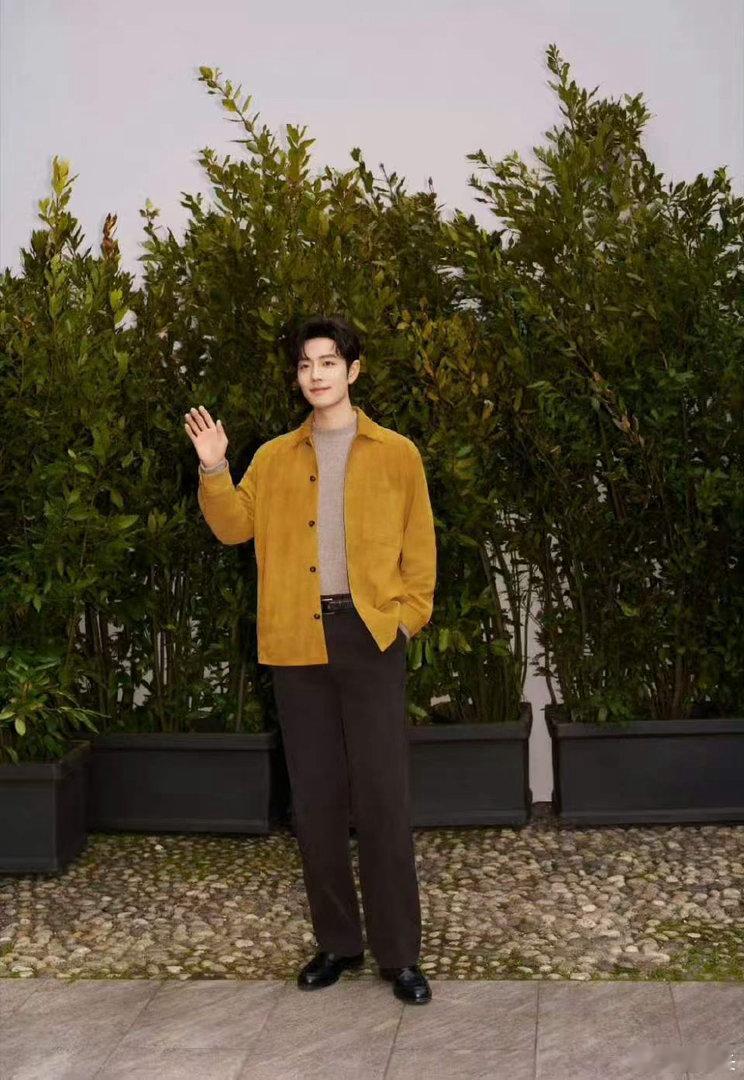 肖战出发北京了太期待肖战的红毯造型和路透啦！好久没见男神亮相，坐等帅哥惊艳全场，