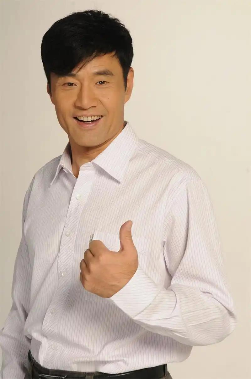 于荣光怎么也想不通，结婚35年来他零绯闻，钱他赚、饭他做，十分宠爱妻子，但在他6