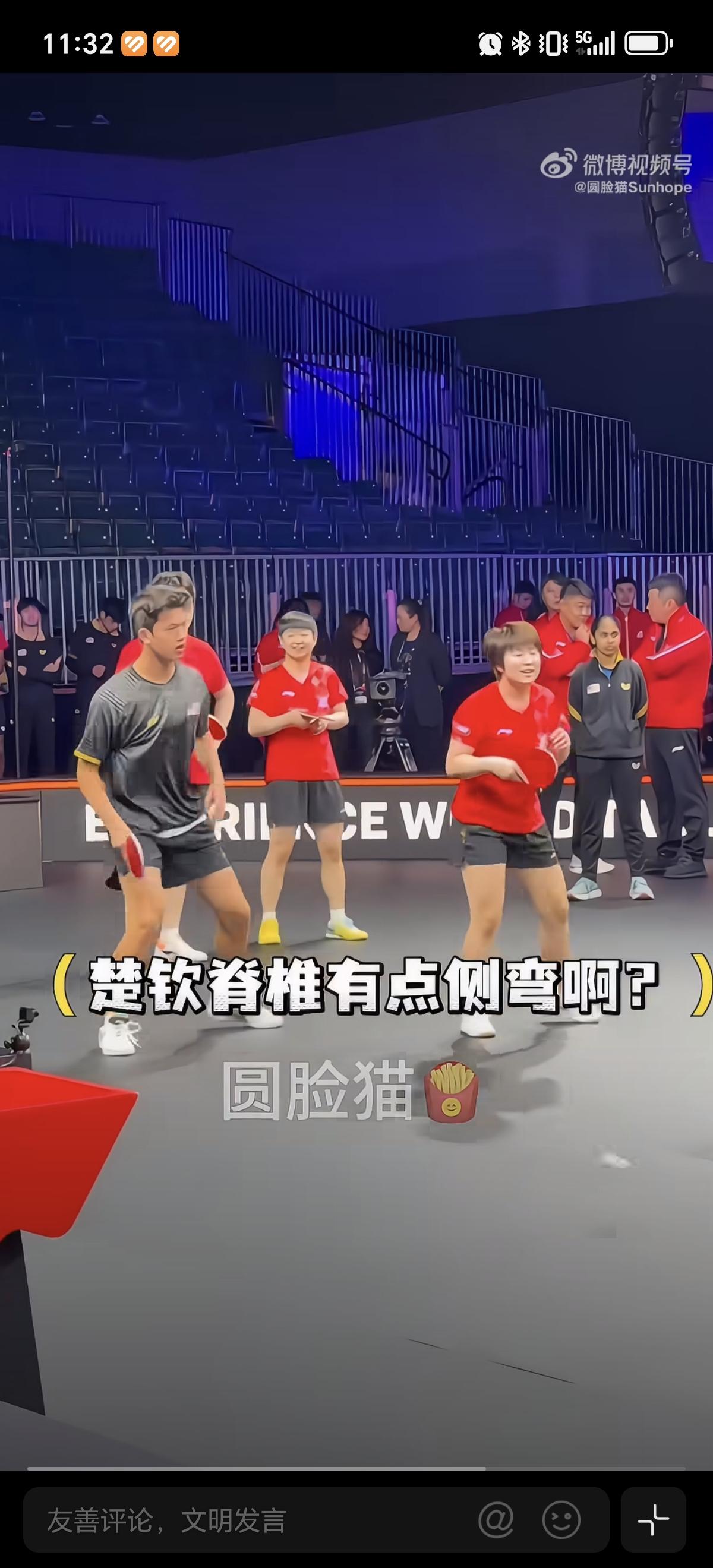 6月26日王楚钦和孙颖莎混双练习混双，王皓旁边笑开花。混双有孙颖莎确实拿冠军比较