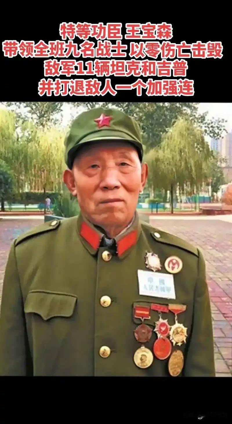 毛主席检阅时突然叫停！紧攥士兵手三连问，他究竟藏着啥传奇？毛主席在检阅队伍