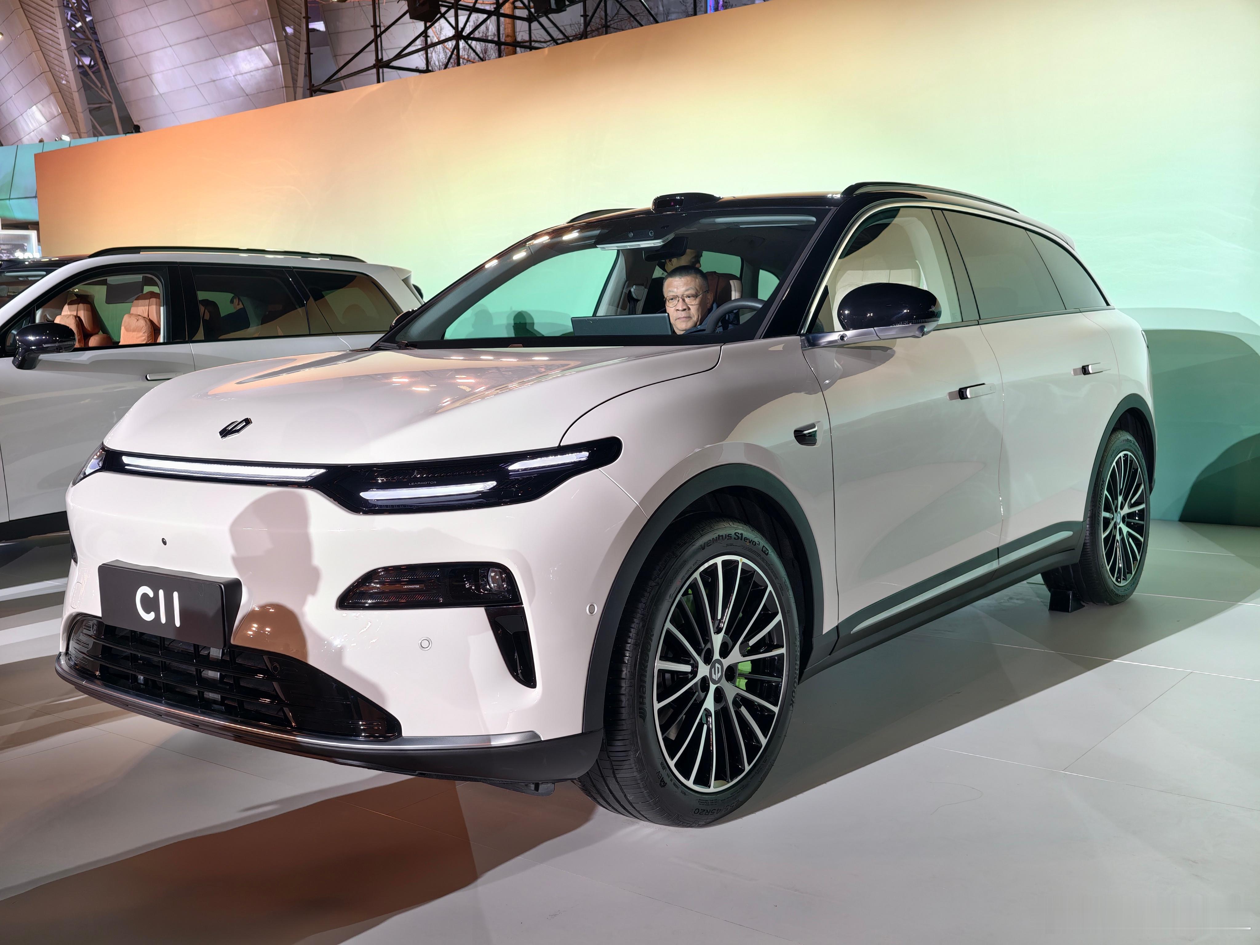 汽车按车价比例进行补贴简单说一下，补贴的构成，依然分置换和报废。如果有国三排放