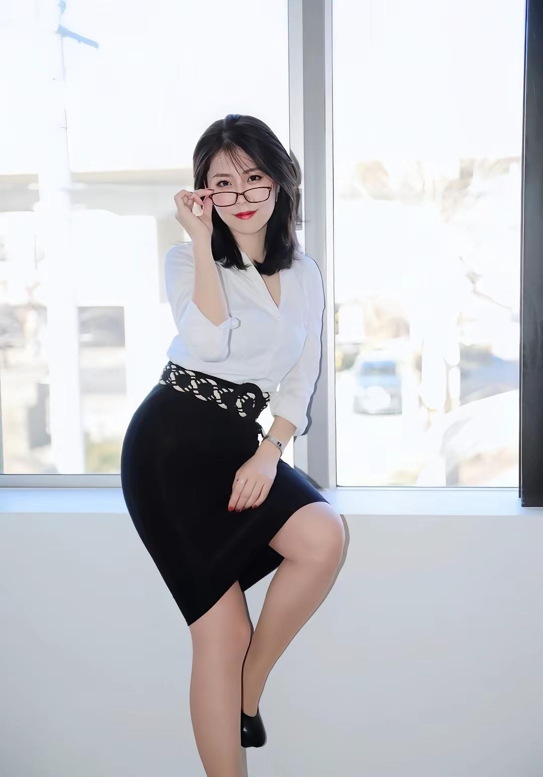 捻过花惹了白月下举杯敬沧海