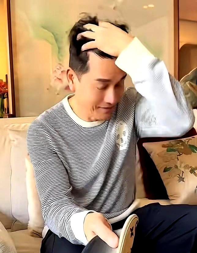 70岁吕良伟的体检报告，打了多少医美博主的脸。刚过的70大寿上，他穿暗红丝