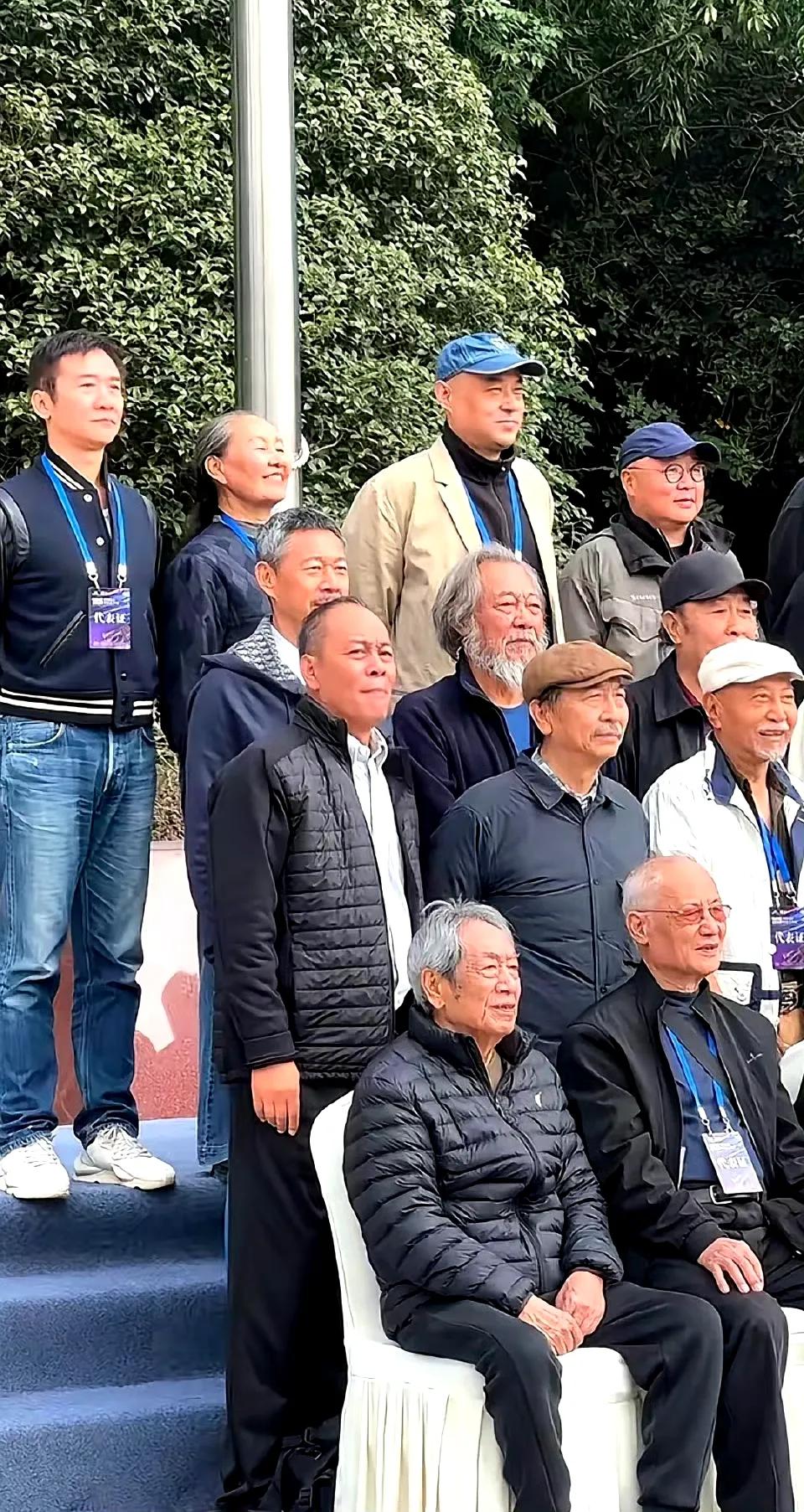 大家请上眼，楚云飞旁边的是那正红那爷吗？一样含金量十足的合影，图片中可以说各